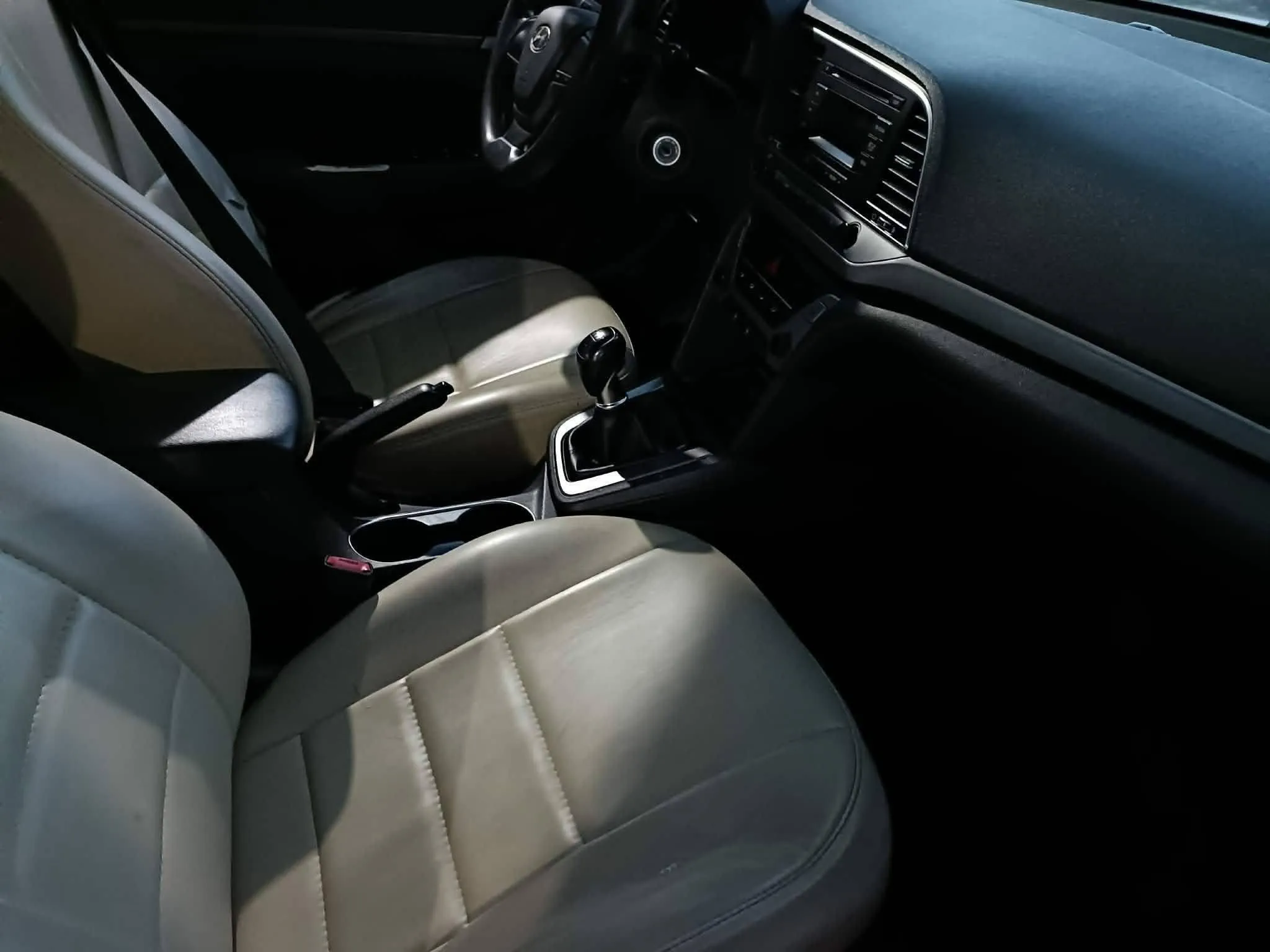hyundai-elantra-images (8)